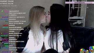 Russian Twitch Girls Kissing for Big Donation