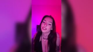 British goth wants you to come for her